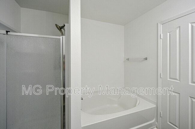 Building Photo - 722 Overlook Rd