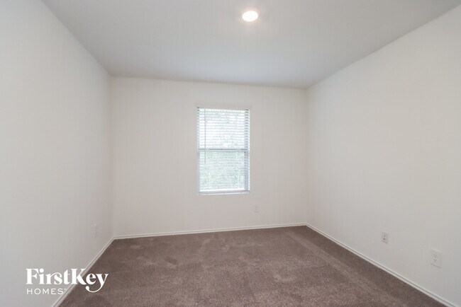 Building Photo - 3731 Solanum Dr