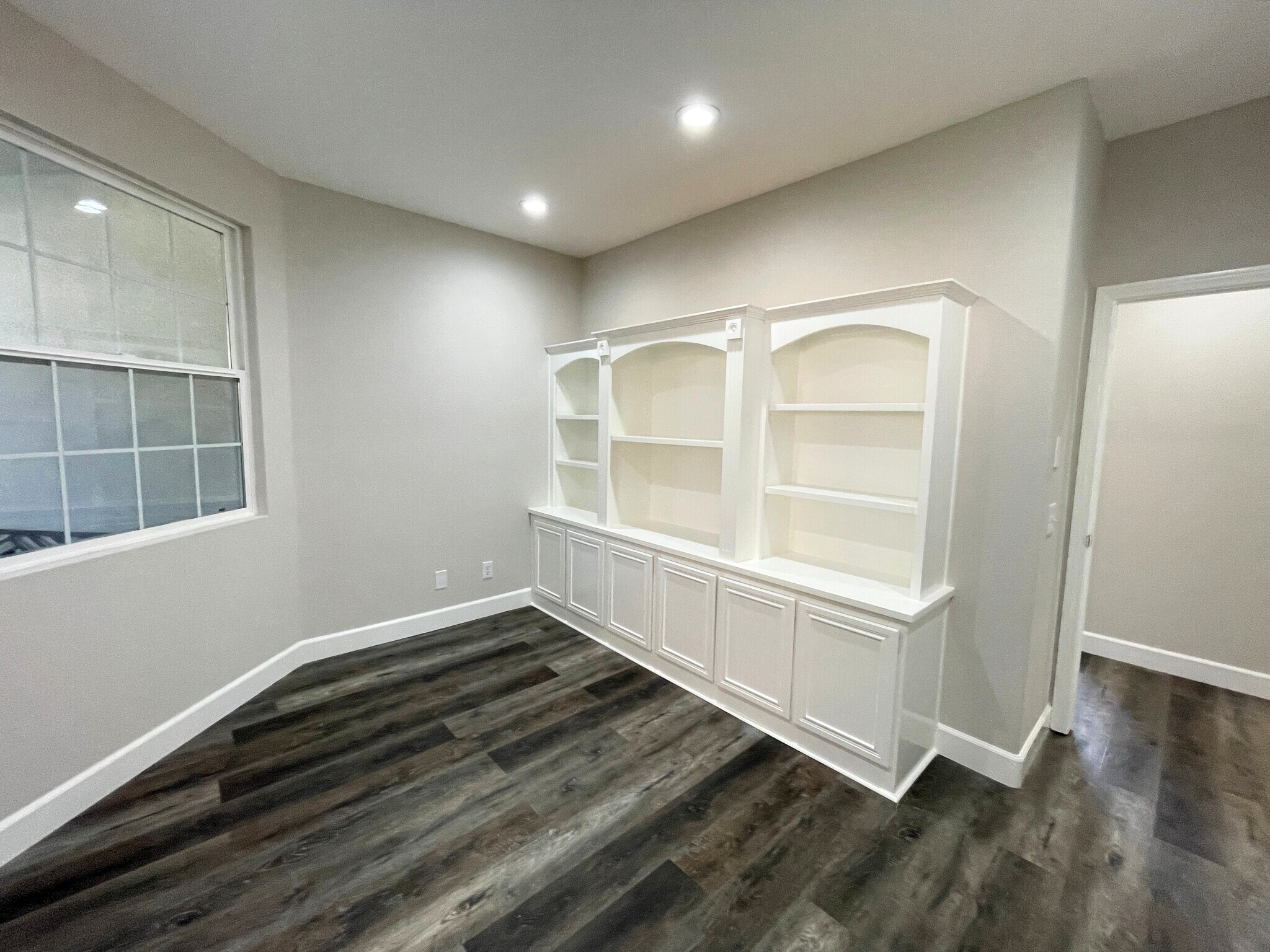 Building Photo - 1249 Bernardo Ave