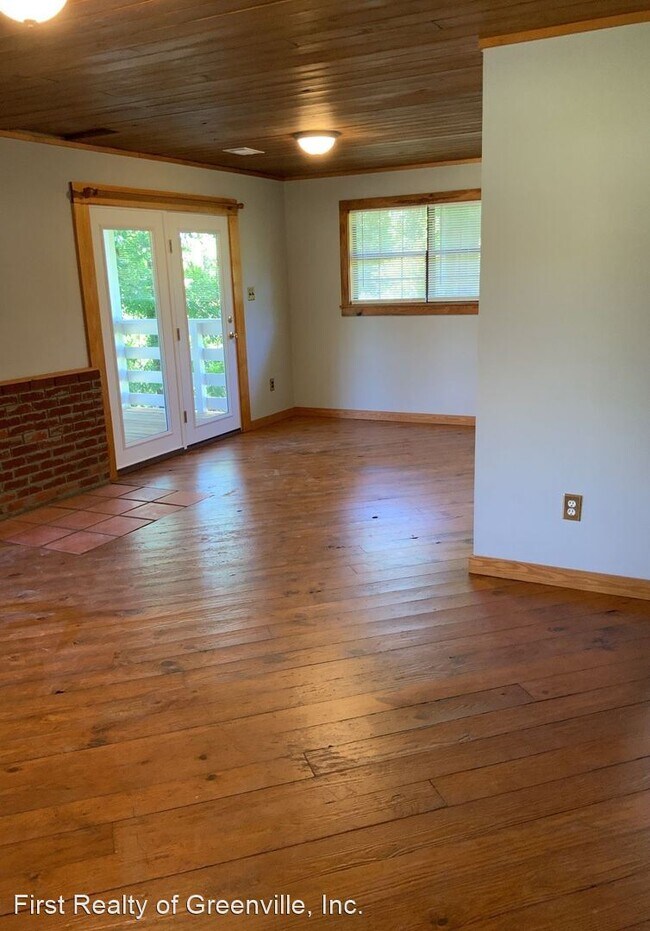 Building Photo - 2 br, 1 bath House - 296 Wagon Wheel Rd.