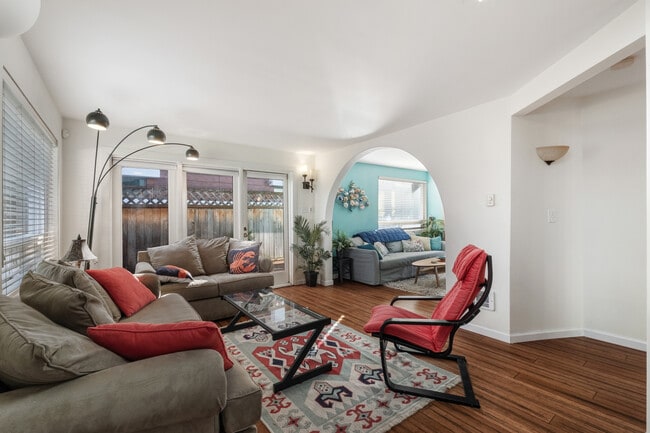 Building Photo - 2031 Fairview Ave E