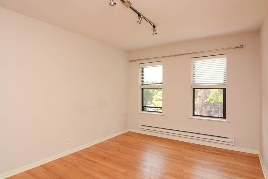 Building Photo - 2837 W Palmer St