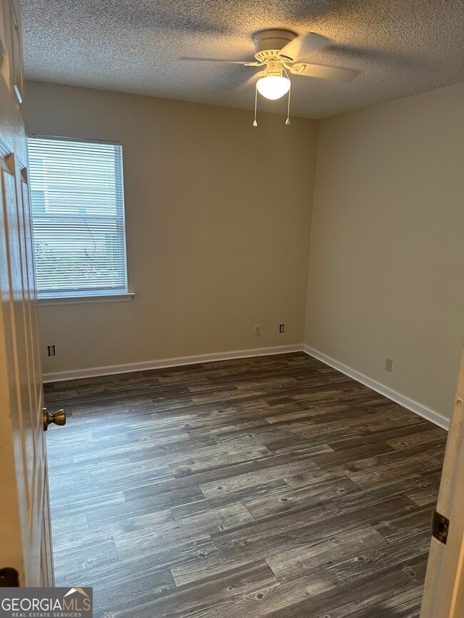 Building Photo - 114 E Lakemont Dr