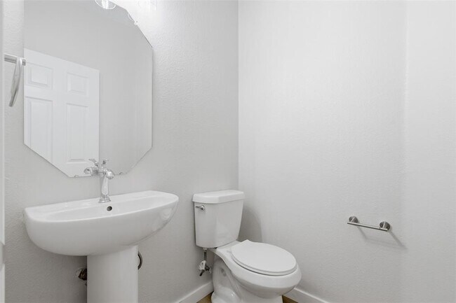 Building Photo - 3901 Whitey Ford Way