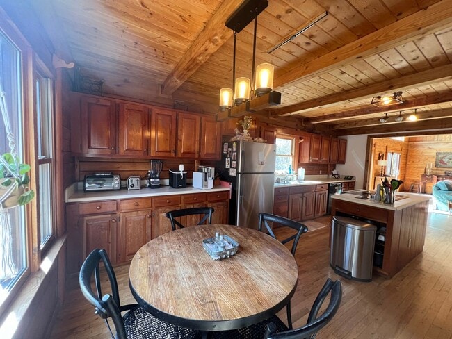 Building Photo - Best Kept Secret in Asheville