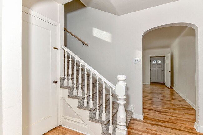 Building Photo - Coveted Northend Location! Spacious 5 bedr...