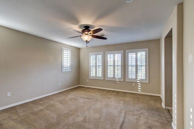 Building Photo - Summerlin Home with downstairs Bed/Bath & Large Patio with Courtyard!