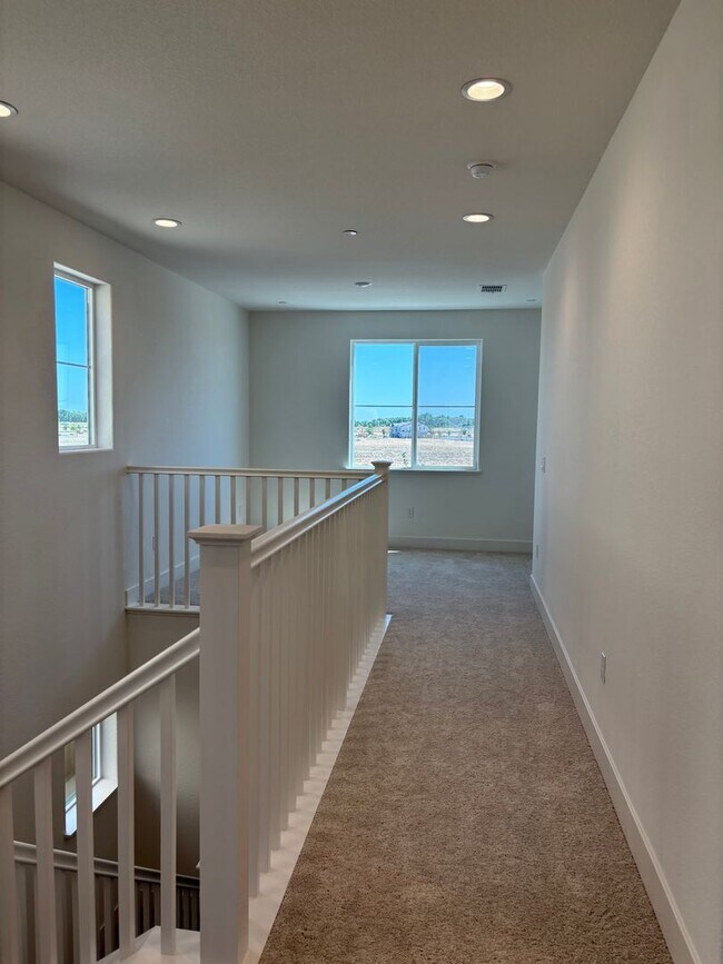 Building Photo - Beautiful 2025 Built 4/2 - New Subdivision!