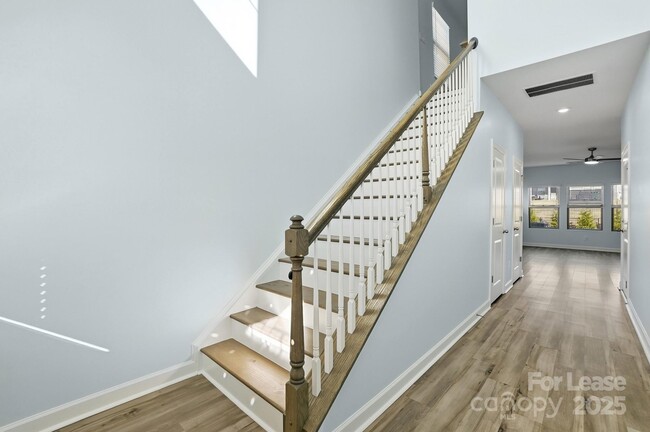 Building Photo - 3909 Woodland View Dr