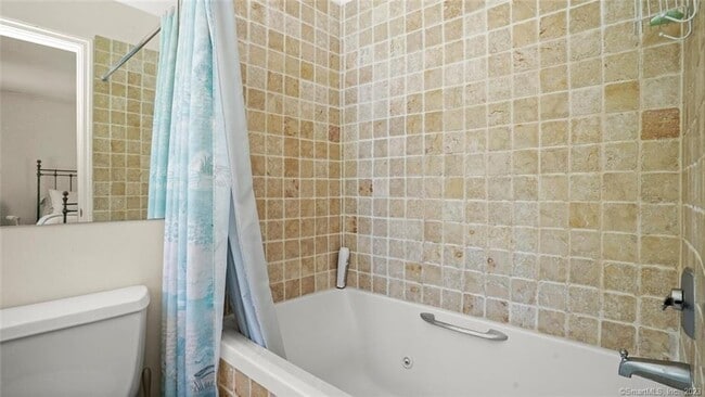 Full secondary Bath - 3B Ludlow Rd