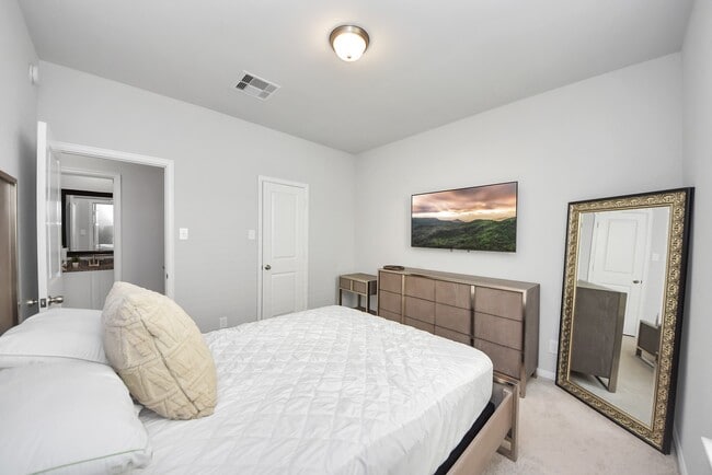 Building Photo - 15307 Davan Springs Dr