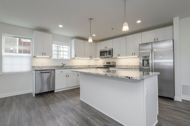 Building Photo - 208 Grand Ave