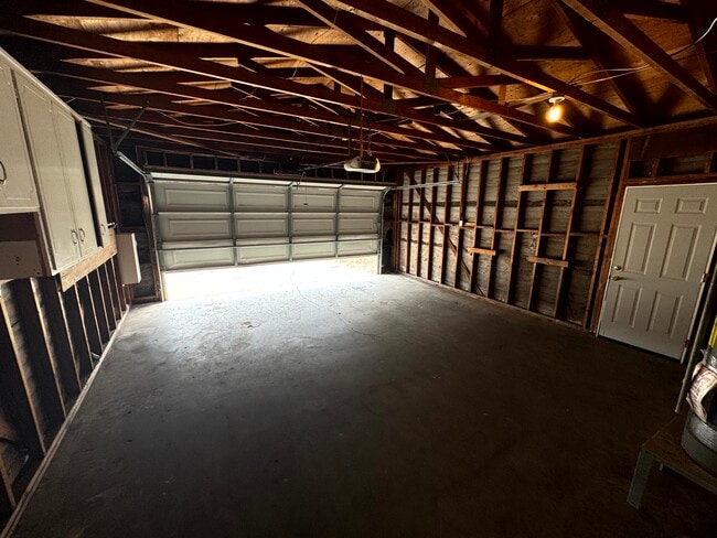 Building Photo - 487 Larson Ct