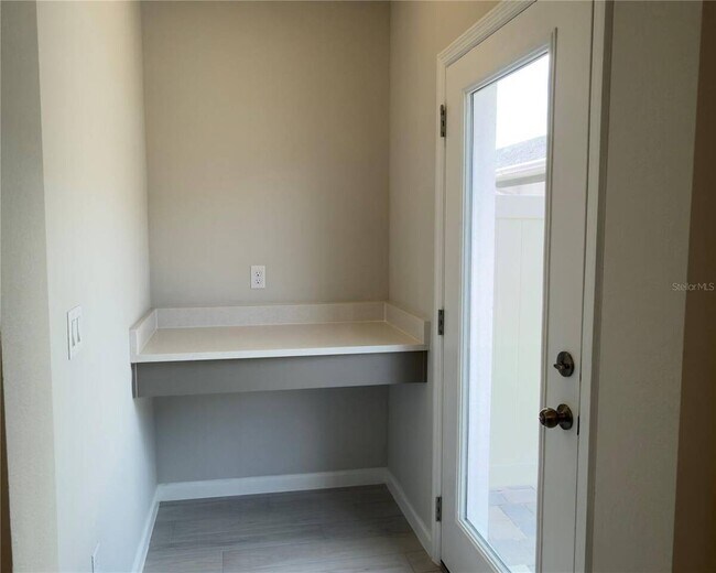 Building Photo - 438 Lady Palm St