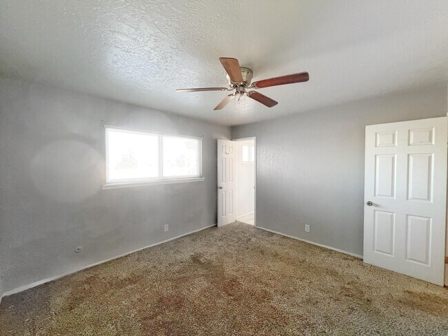 Building Photo - 12509 Nambe Ave NE