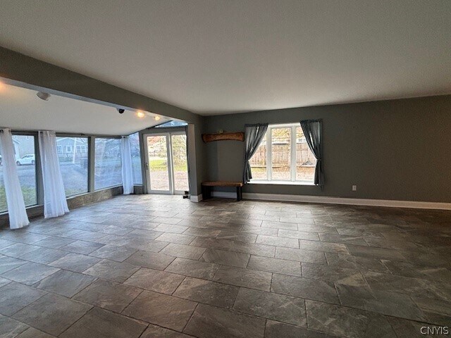 Building Photo - 7420 Mapleview Rd