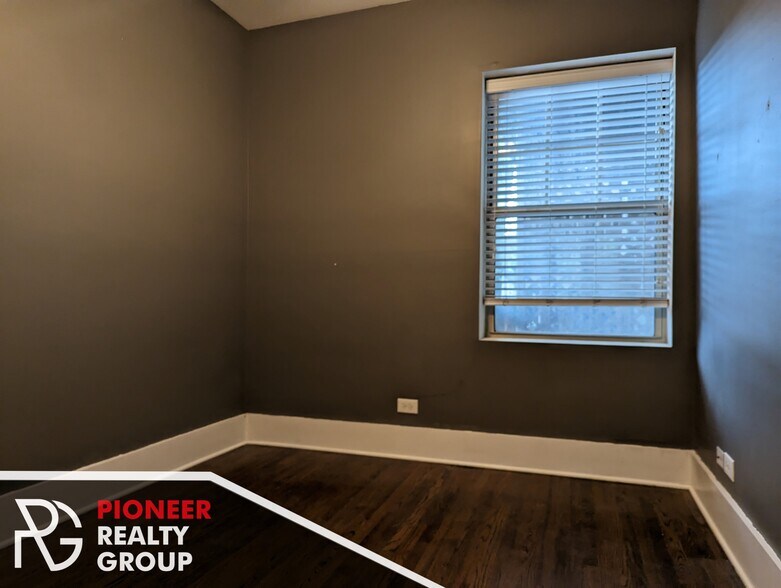 Building Photo - 3455 N Wolcott Ave