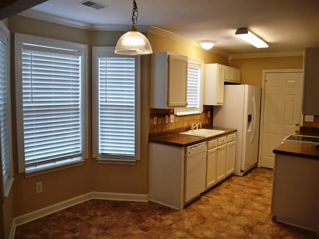 Building Photo - 101 Bonnie Woods Dr