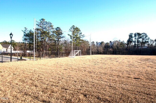 Building Photo - Single Family 4 Bedroom 3 Bathroom for Rent - Guest Bedroom Down