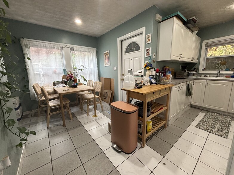 Building Photo - 504 Washington St