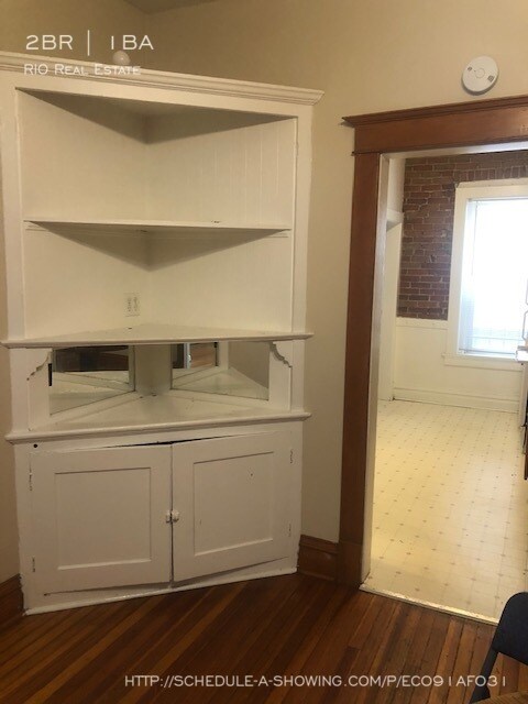 Building Photo - Beautfiul Vintage 2Br with Exposed brick!