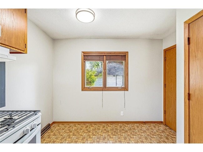 Building Photo - 3110 39th Ave NE