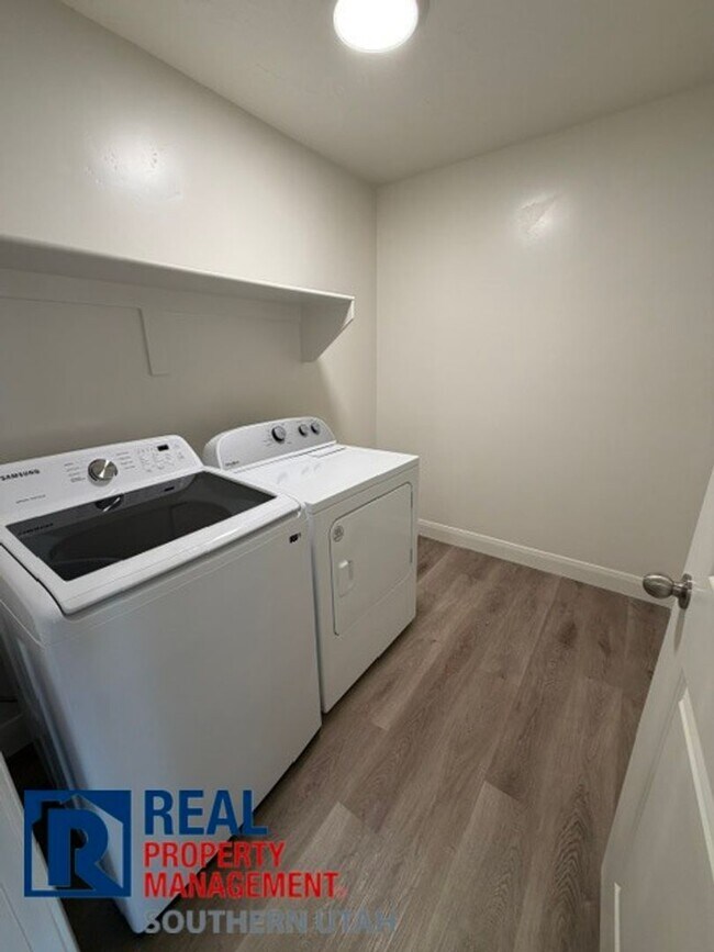 Building Photo - 350 W Old Hwy
