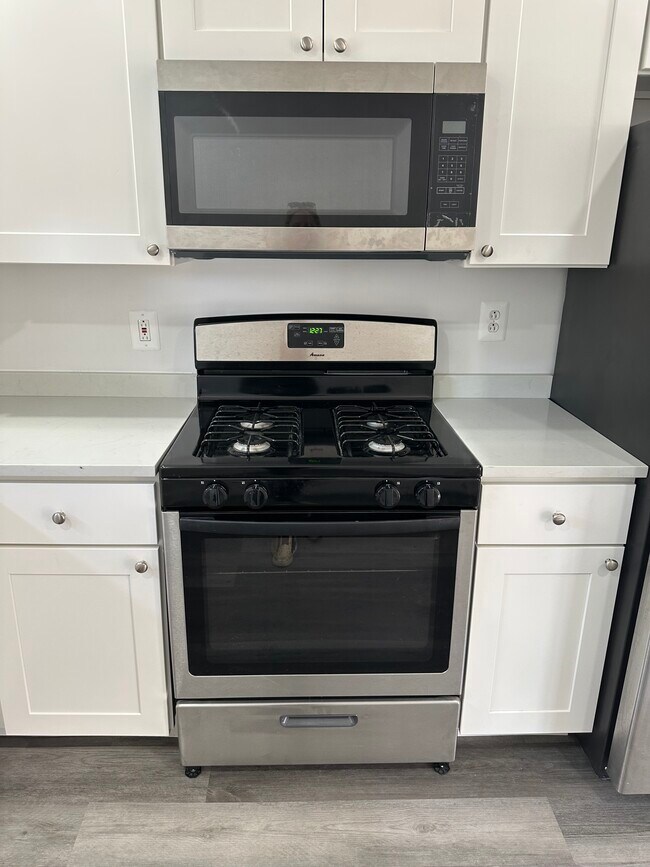 Building Photo - 909 W Moyamensing Ave