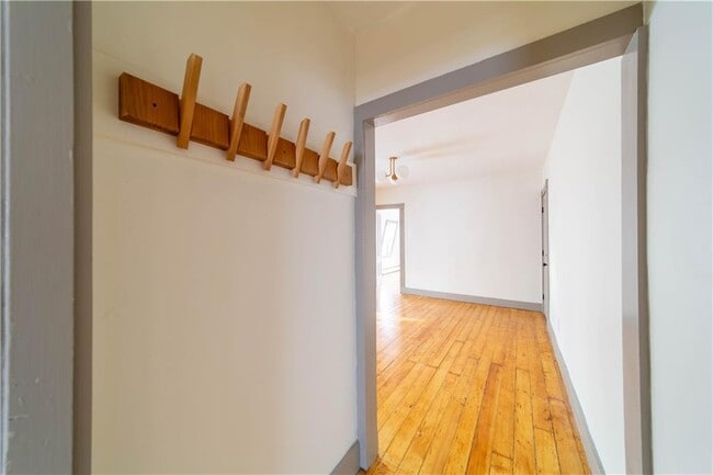 Building Photo - 309 Main St