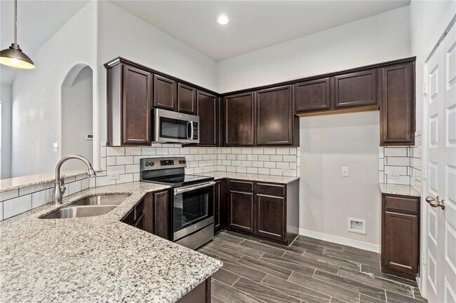 Building Photo - 334 Creekside Curve