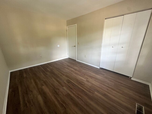 Building Photo - 705 Buena Vista Dr