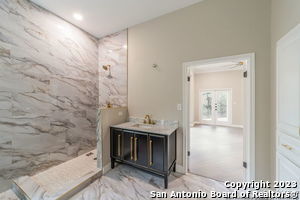 Building Photo - 18605 Elmbrook