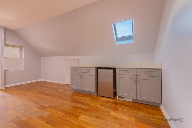 Building Photo - 3328 S Emerald Ave