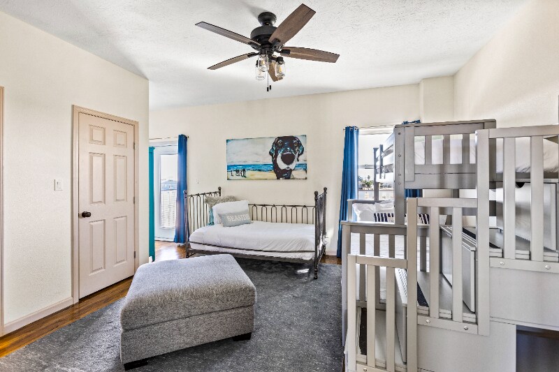 Building Photo - 14204 Miramar Dr
