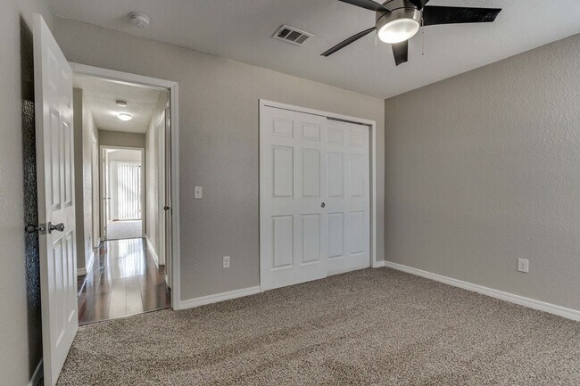 Building Photo - Three bed/two bath home near Kilpatrick turnpike