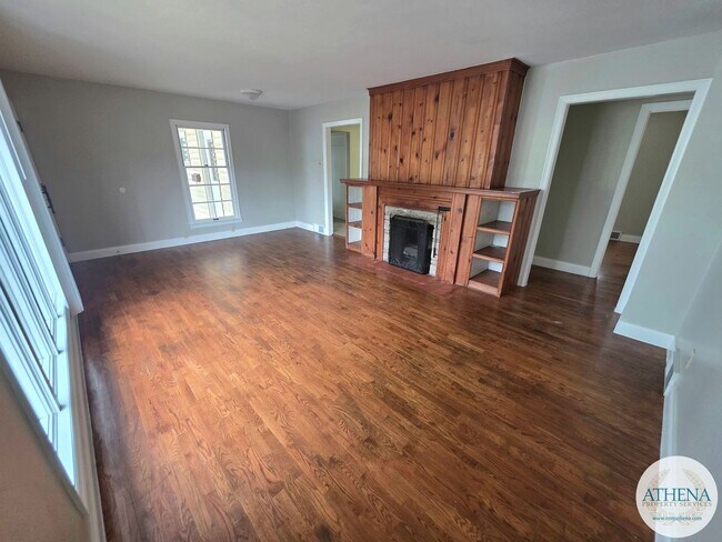 Building Photo - 3 Bedroom / 2 Bath House - NEAR CAPAHA PARK