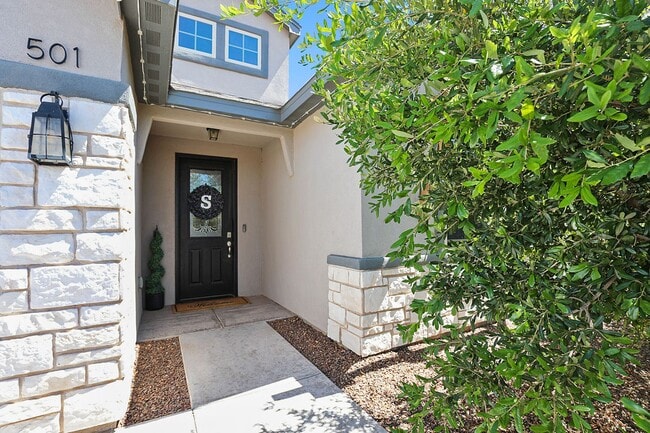 Building Photo - Beautiful 4 bedroom home with Solar Panels