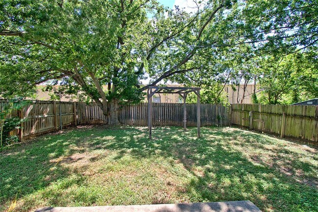 Building Photo - 1707 Onion Creek Village Dr