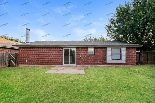 Building Photo - 1708 Garcia Ave