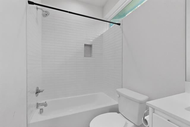 Building Photo - 4920 Lexington Ct