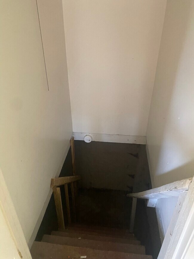 Building Photo - 1425 S Northern Blvd