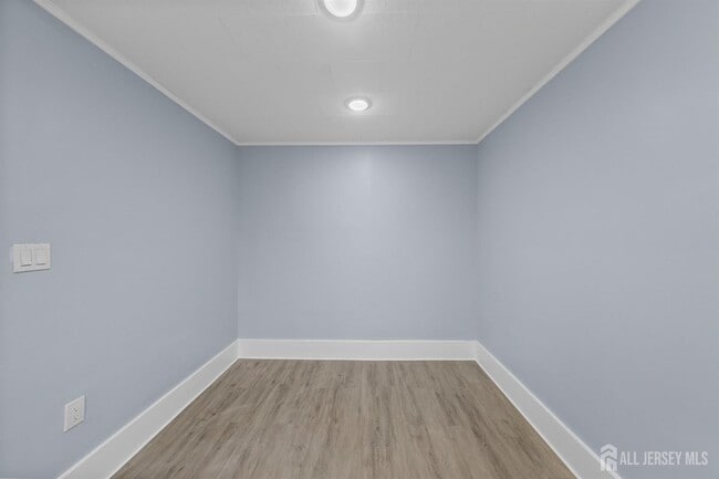 Building Photo - 6 1st Ave