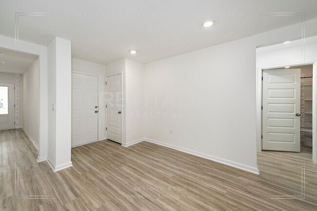 Building Photo - 1097 Hayward Lp