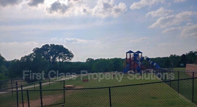 Building Photo - 3116 Drake Crest Dr