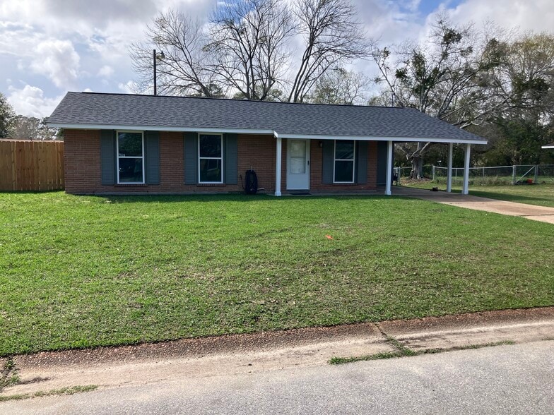 Building Photo - 7517 Madison Dr