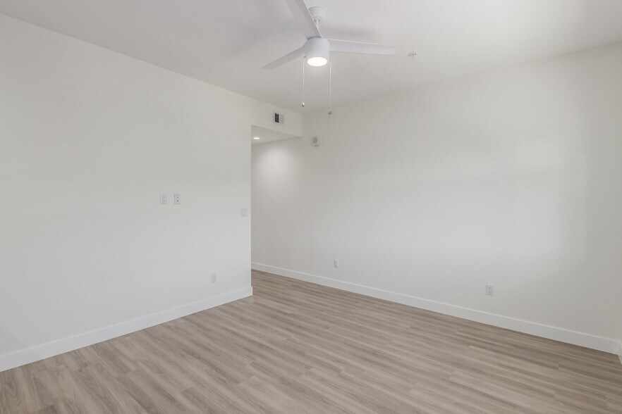 Building Photo - Villas at South Mountain