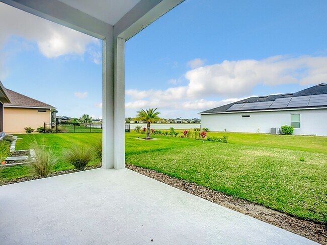 Building Photo - Spacious 4-bedroom, 2-bath House