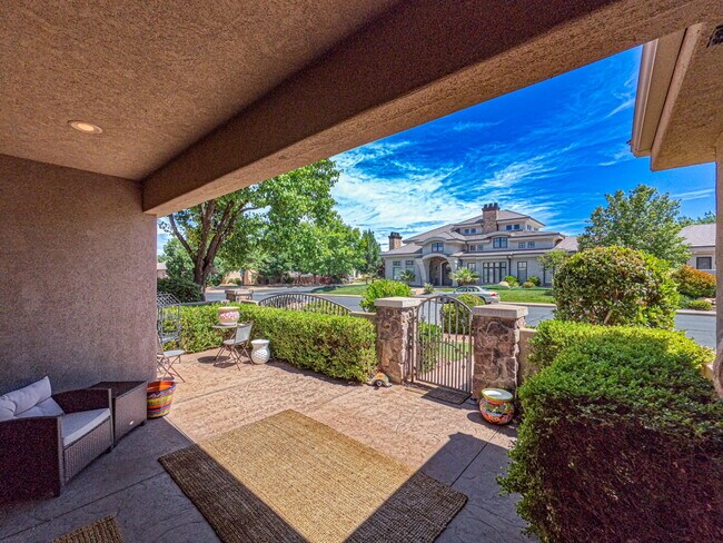 Building Photo - 2478 E Springs Dr