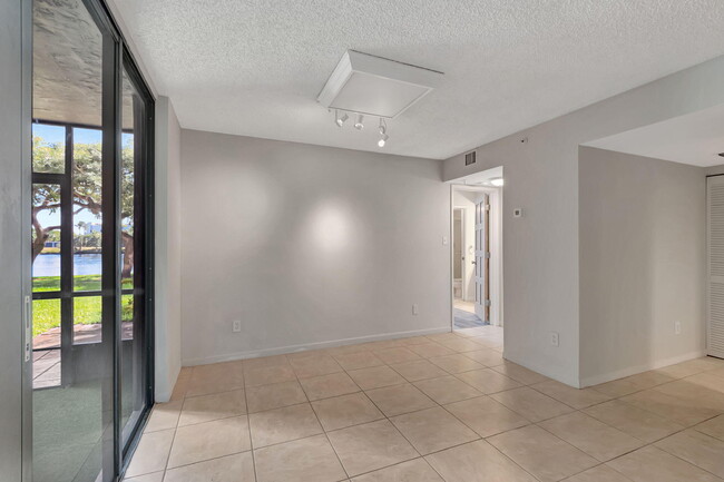 Building Photo - 950 Lavers Cir