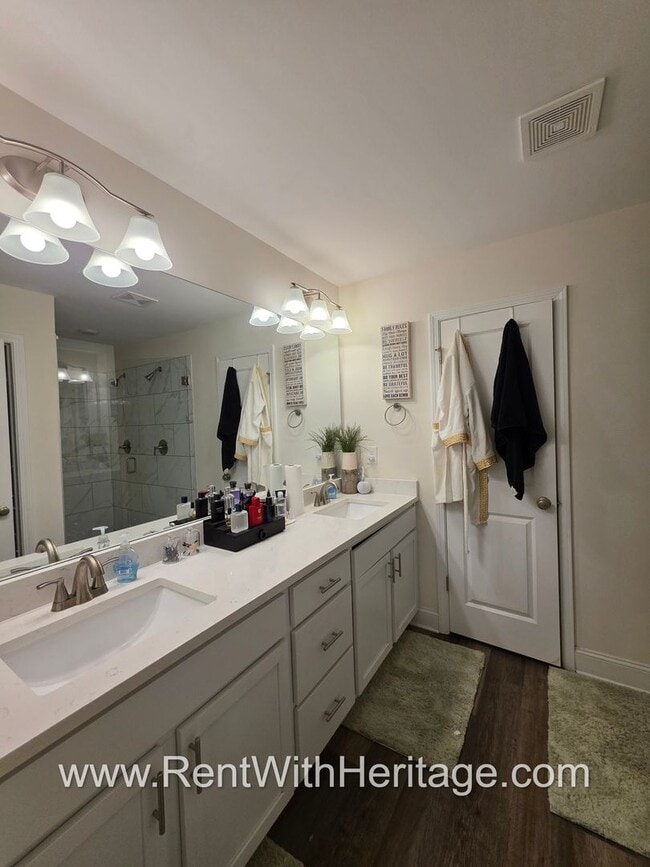 Building Photo - Amazing 5 Bedroom/ 3 Bath Home in Sweetwater, a Swim Tennis Community/ Attention to Detail / Grea...